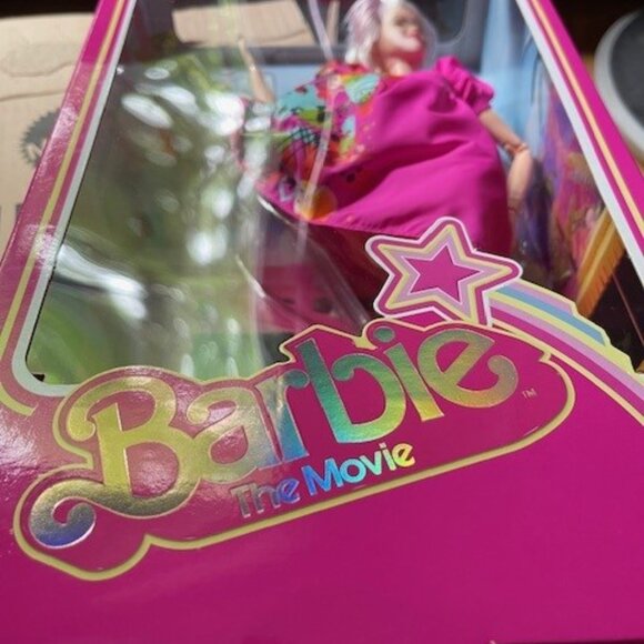 Weird Barbie - Picture 6 of 7